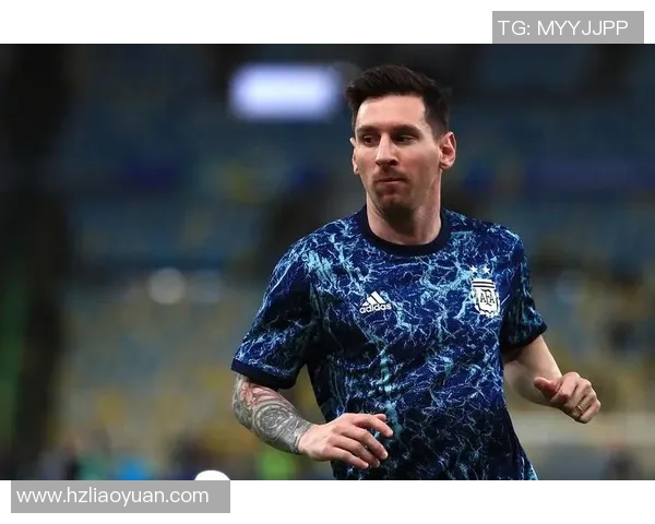 醉酒足球明星瞬间曝光引发热议，网友热议：偶像形象如何重塑